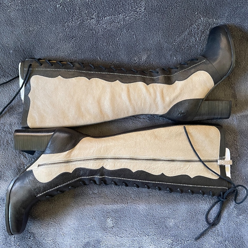 BRAND NEW Frye Parker Duchess Lace Up Boots- W Size 8- Bone & Charcoal